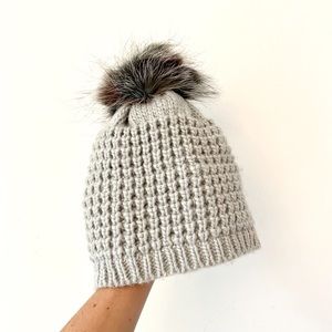 Kyi Kyi Pom Hat
